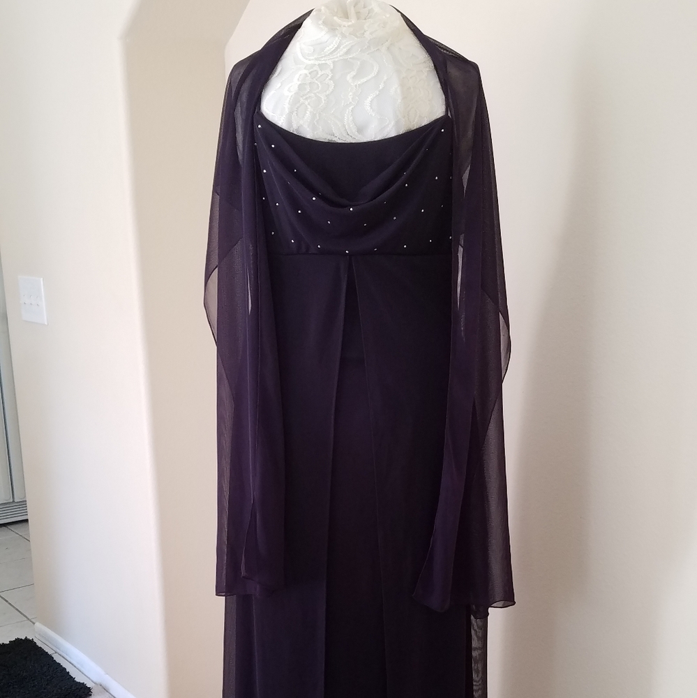 Dress - Picture 2 of 5